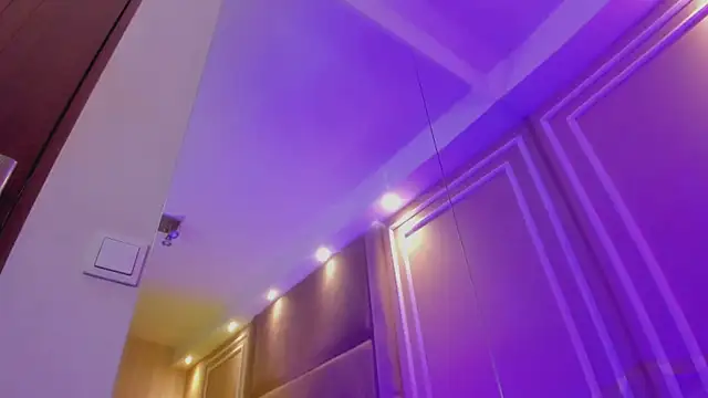 Snapshot of MadilynFox chatting on 02.15.25 MadilynFox online show from 02.15.25