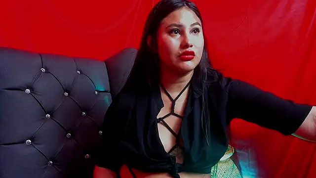 Little Ivy online show from 01.17.25