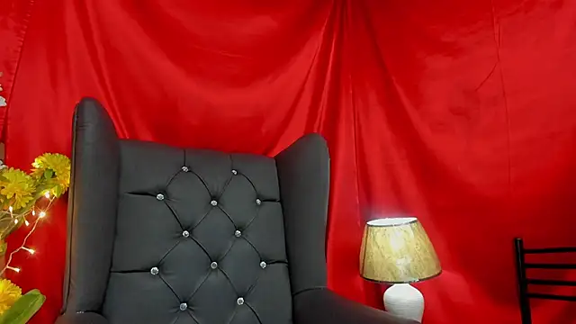 Little Ivy online show from 01.31.25