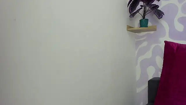 Little Ivy online show from 09.27.25