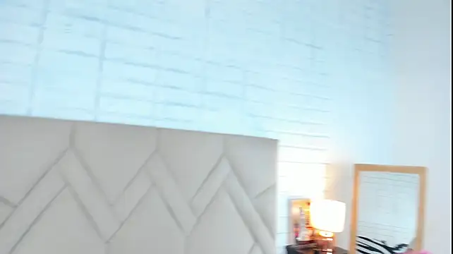 Isis Osman online show from 12.26.24