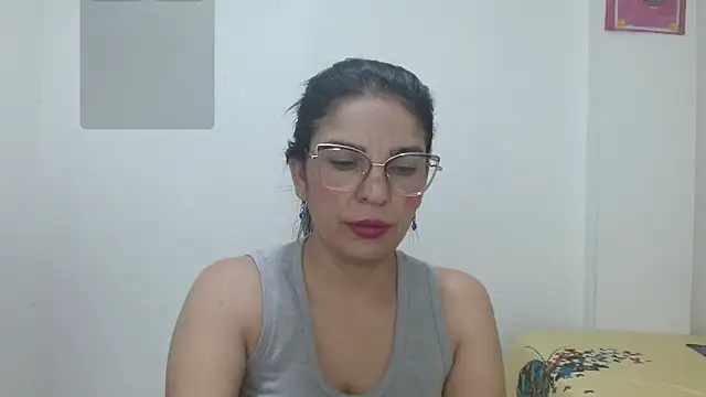 Snapshot of anybellucci43 chatting on 12.12.24 anybellucci43 online show from 12.12.24