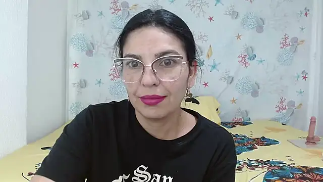 Snapshot of anybellucci43 chatting on 12.21.24 anybellucci43 online show from 12.21.24