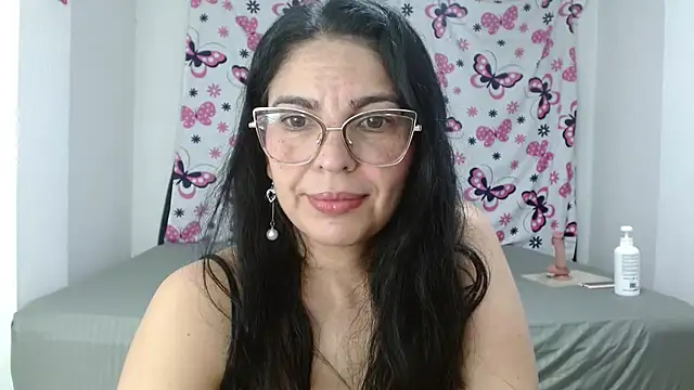 Snapshot of anybellucci43 chatting on 12.30.24 anybellucci43 online show from 12.30.24