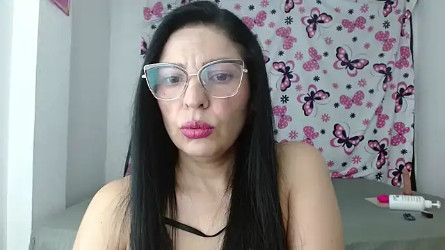 Snapshot of anybellucci43 chatting on 01.10.25 anybellucci43 online show from 01.10.25