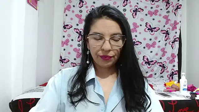 Snapshot of anybellucci43 chatting on 02.11.25 anybellucci43 online show from 02.11.25