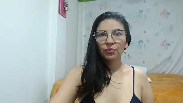 Snapshot of anybellucci43 chatting on 03.10.25 anybellucci43 online show from 03.10.25