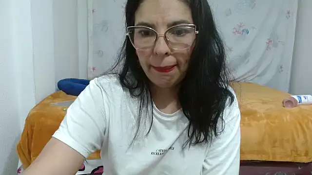 Snapshot of anybellucci43 chatting on 03.16.25 anybellucci43 online show from 03.16.25