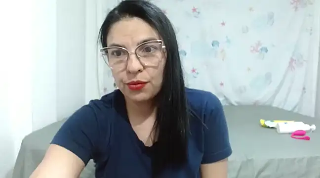 Snapshot of anybellucci43 chatting on 03.18.25 anybellucci43 online show from 03.18.25