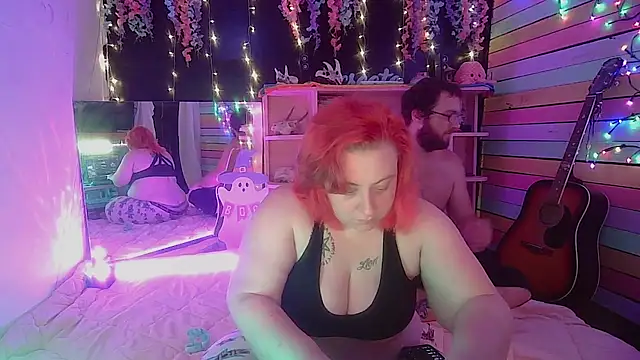 Snapshot of KaliandKilo chatting on 09.19.25 KaliandKilo online show from 09.19.25