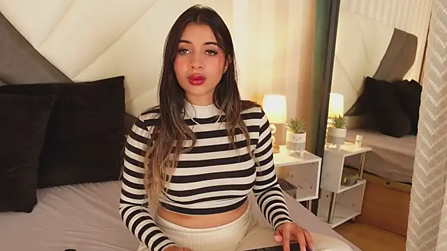 AnitaKariri online show from 12.20.24