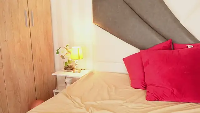 AnitaKariri online show from 02.18.25