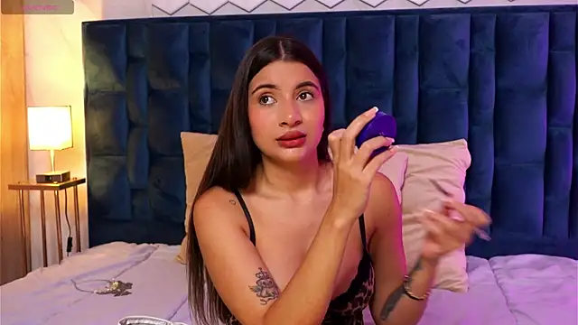 AnitaKariri online show from 10.20.25