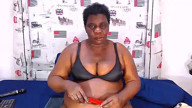 Snapshot of Honeybumsx32 chatting on 12.02.25 Honeybumsx32 online show from 12.02.25