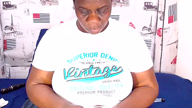 Snapshot of Honeybumsx32 chatting on 12.03.25 Honeybumsx32 online show from 12.03.25