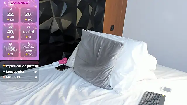 Wendy Marchall online show from 03.05.25