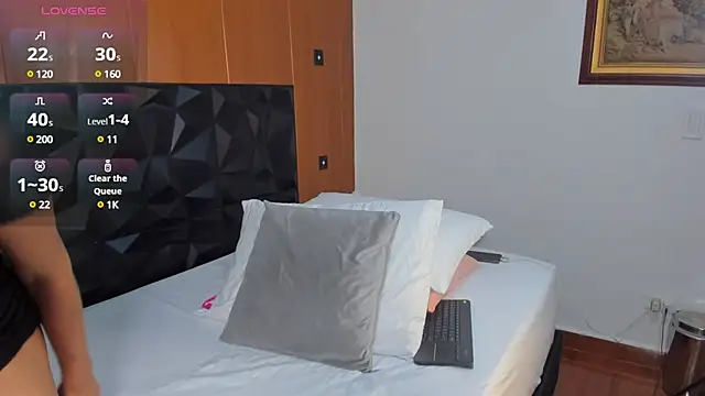 Wendy Marchall online show from 03.22.25