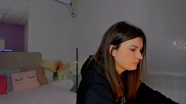 Laura Leee online show from 02.04.25