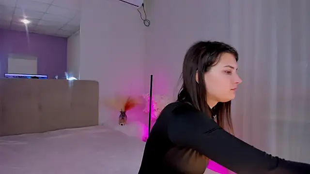 Laura Leee online show from 03.06.25