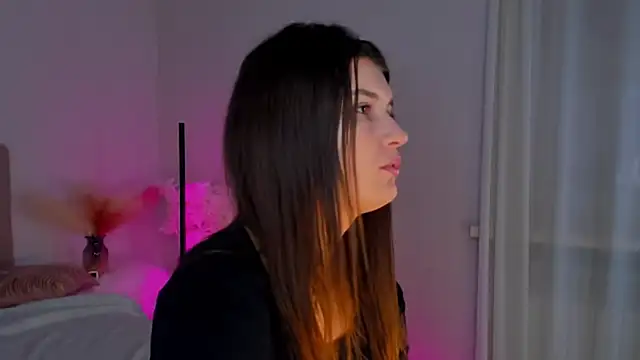 Laura Leee online show from 03.08.25