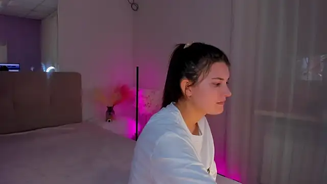 Laura Leee online show from 03.11.25