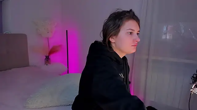 Laura Leee online show from 03.21.25