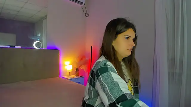 Laura Leee online show from 09.24.25