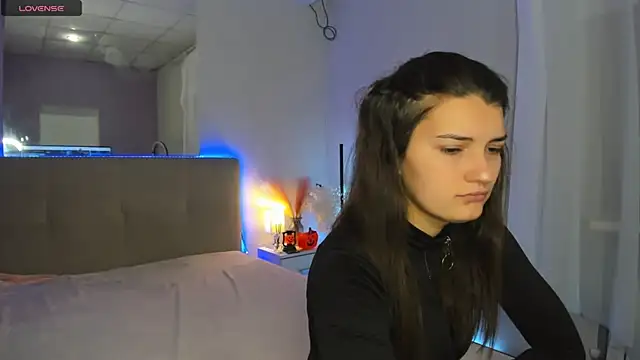 Laura Leee online show from 10.21.25