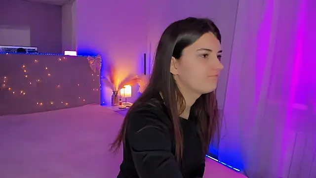 Laura Leee online show from 04.05.26