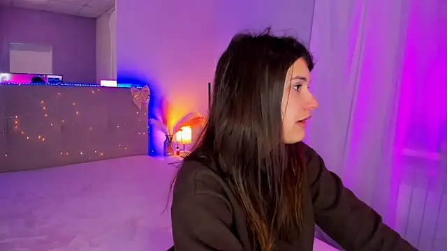 Laura Leee online show from 04.09.26