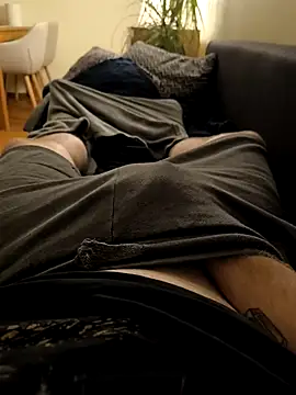 Snapshot of OdinWolf1990 chatting on 11.20.25 OdinWolf1990 online show from 11.20.25