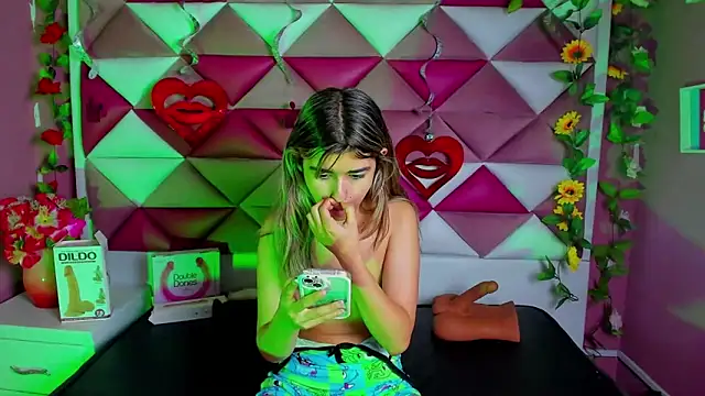 Snapshot of NahomiConnor_ chatting on 03.18.25 NahomiConnor online show from 03.18.25