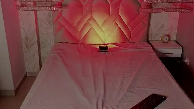 MaxHeat  online show from 02.20.25