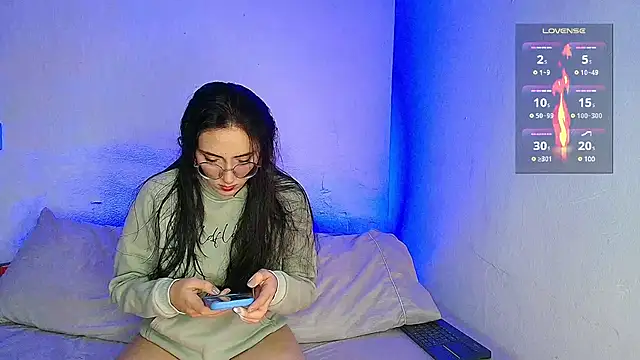 Snapshot of aron_wi chatting on 12.15.24 aron wi online show from 12.15.24