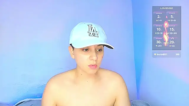 Snapshot of aron_wi chatting on 12.20.24 aron wi online show from 12.20.24