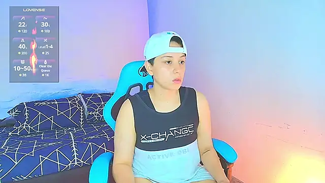 Snapshot of aron_wi chatting on 12.30.24 aron wi online show from 12.30.24