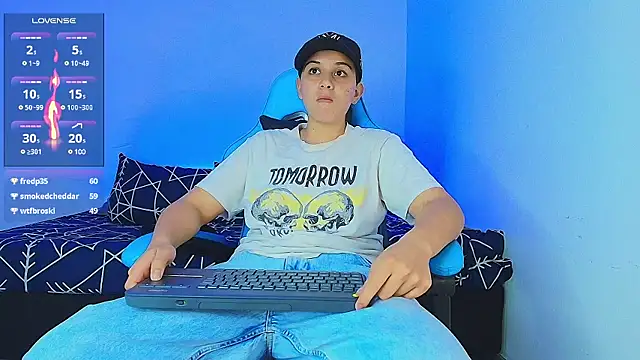 Snapshot of aron_wi chatting on 01.10.25 aron wi online show from 01.10.25