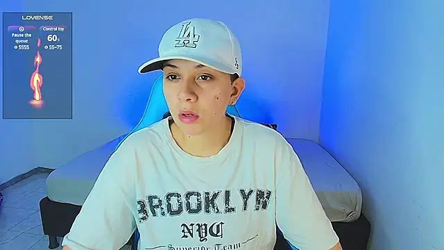 Snapshot of aron_wi chatting on 01.10.25 aron wi online show from 01.10.25