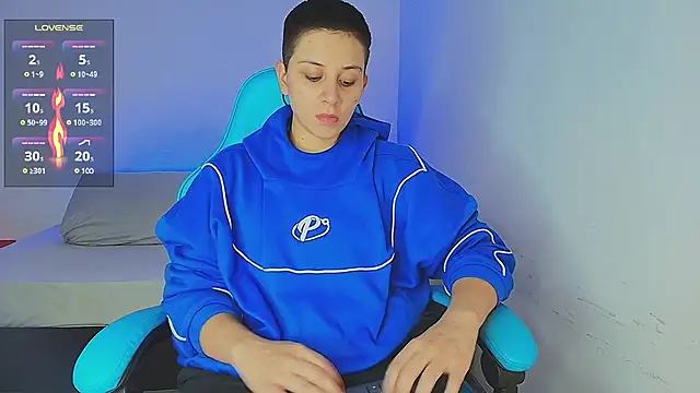 Snapshot of aron_wi chatting on 01.12.25 aron wi online show from 01.12.25