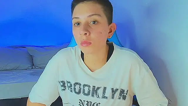 Snapshot of aron_wi chatting on 01.12.25 aron wi online show from 01.12.25