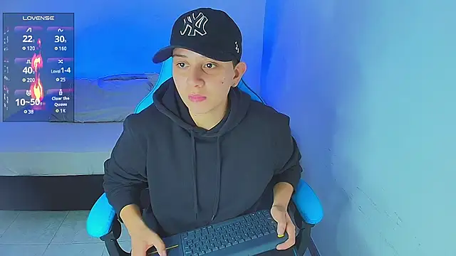 Snapshot of aron_wi chatting on 01.13.25 aron wi online show from 01.13.25