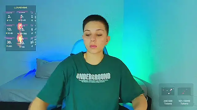 Snapshot of aron_wi chatting on 01.17.25 aron wi online show from 01.17.25