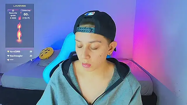 Snapshot of aron_wi chatting on 01.21.25 aron wi online show from 01.21.25