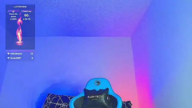 Snapshot of aron_wi chatting on 01.23.25 aron wi online show from 01.23.25