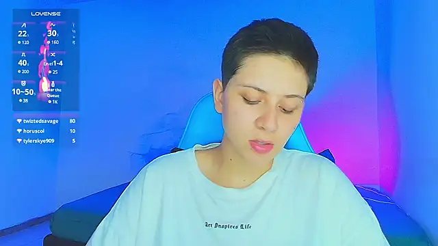 Snapshot of aron_wi chatting on 02.11.25 aron wi online show from 02.11.25