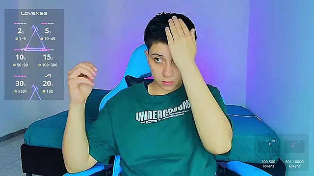 Snapshot of aron_wi chatting on 02.19.25 aron wi online show from 02.19.25