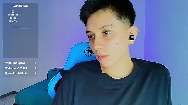 Snapshot of aron_wi chatting on 02.25.25 aron wi online show from 02.25.25