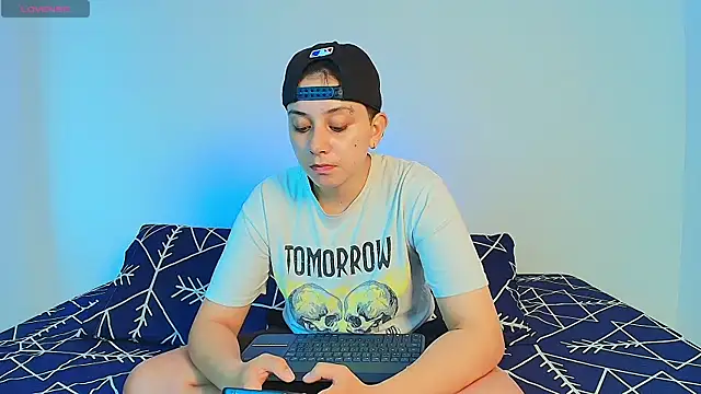 Snapshot of aron_wi chatting on 03.03.25 aron wi online show from 03.03.25