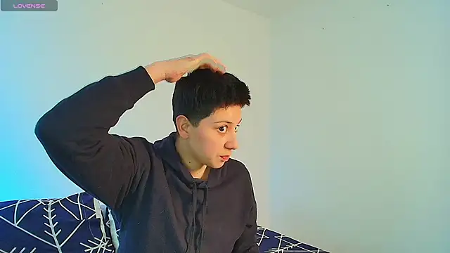 Snapshot of aron_wi chatting on 03.04.25 aron wi online show from 03.04.25