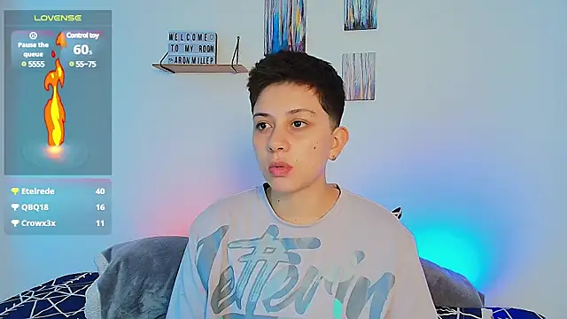 Snapshot of aron_wi chatting on 03.10.25 aron wi online show from 03.10.25